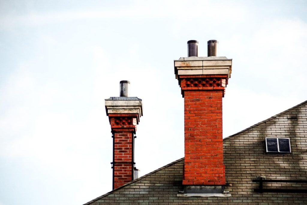 Préparez votre maison pour l'hiver avec ces 8 entretiens essentiels. Chauffage, toiture, isolation… Découvrez nos conseils pour protéger votre habitation et passer la saison froide en toute sérénité.